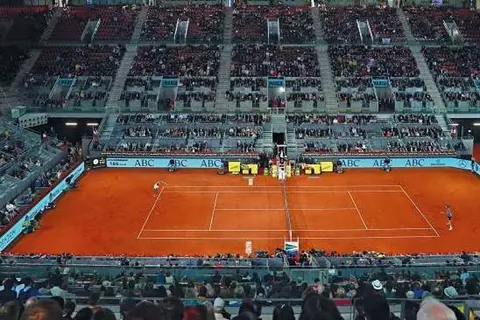 توقف أحد أكبر بطولات العالم للتنس بسبب انقطاع التيار الكهربي